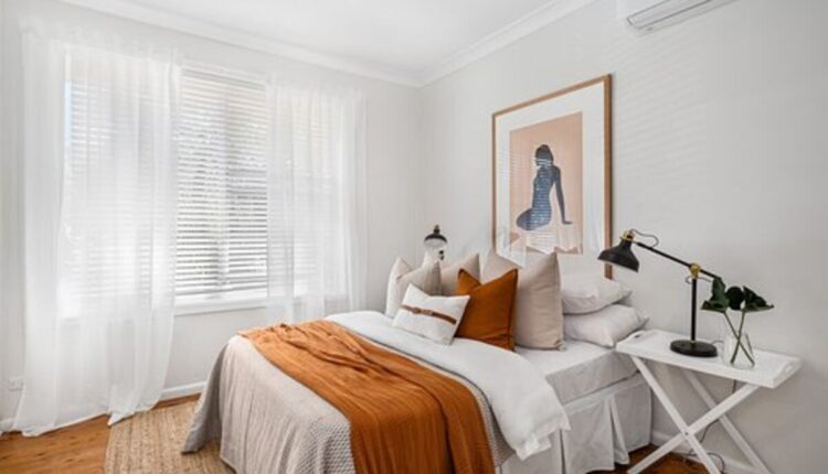 entryway table decor