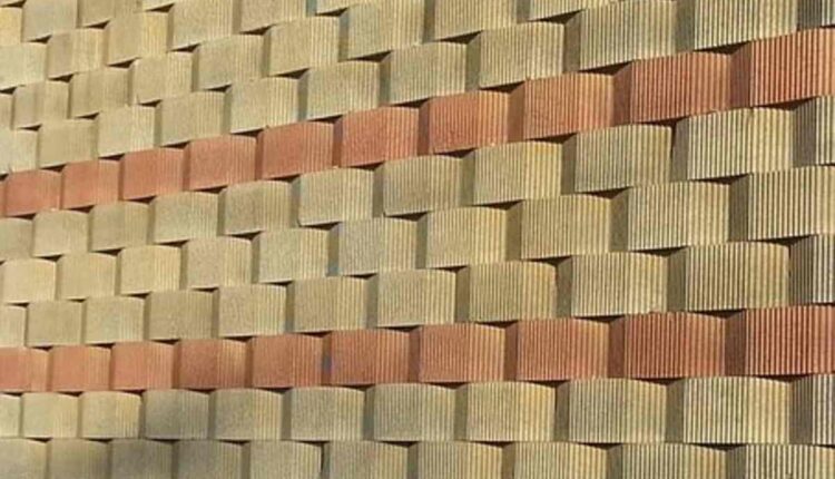 Rebar a retaining wall