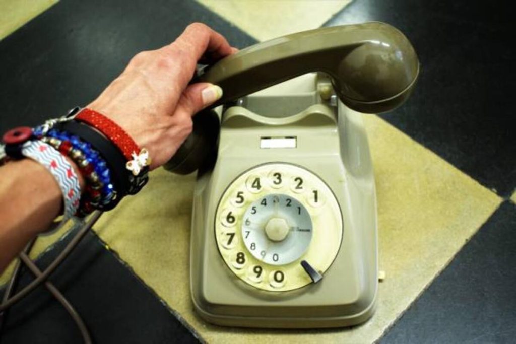 Make a Call With a Rotary Phone Purse