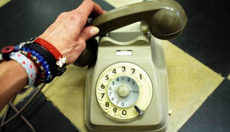 Make a Call With a Rotary Phone Purse