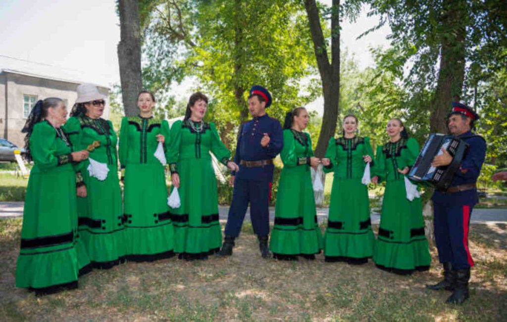 Frivolous Dress Order - Seilschaften