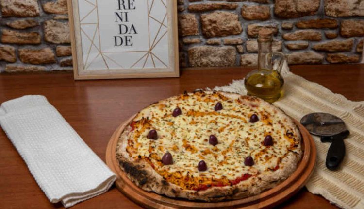 United Airlines Adds Pizza to Economy Cabin Menus