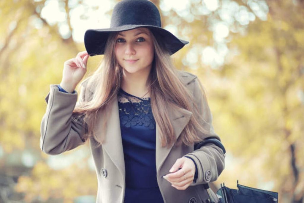 How to Style a Grey Fitted Hat